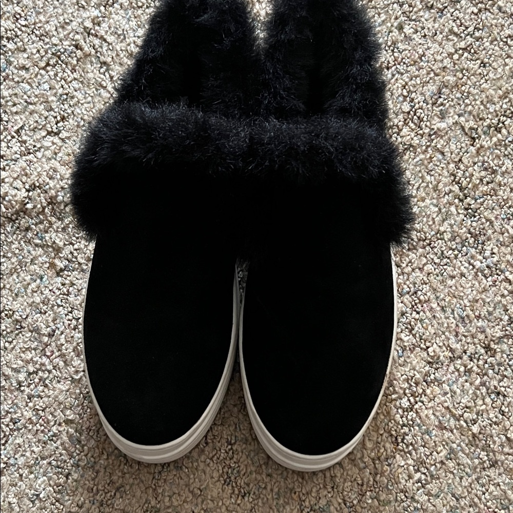 J/SLIDES Black Fur Trim Sneakers